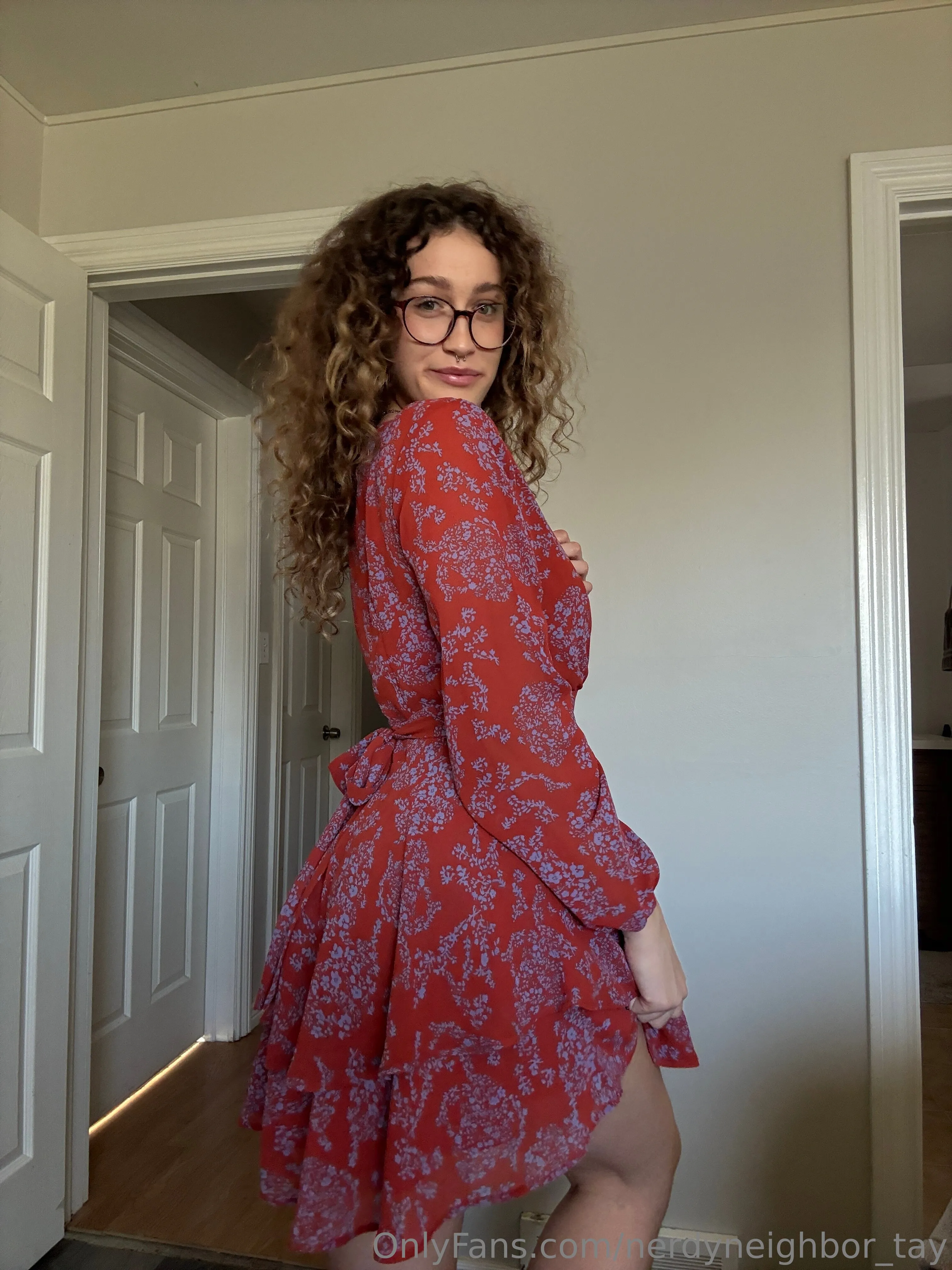 Nerdy Neighbor Tay 🤓💕 sexy