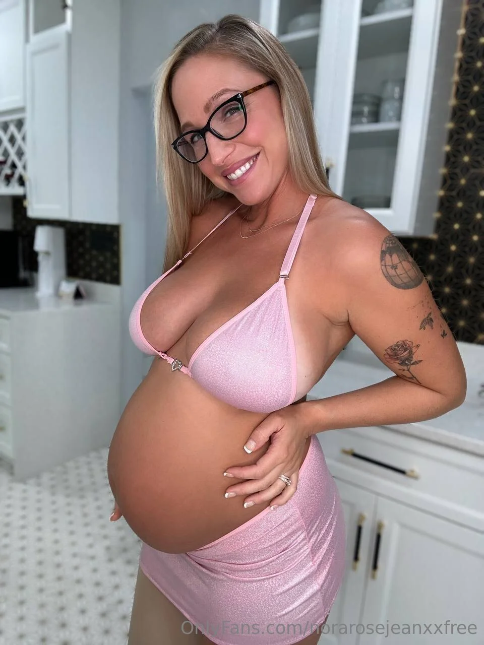 Nora Rose 🌹 FREE PAGE family pic