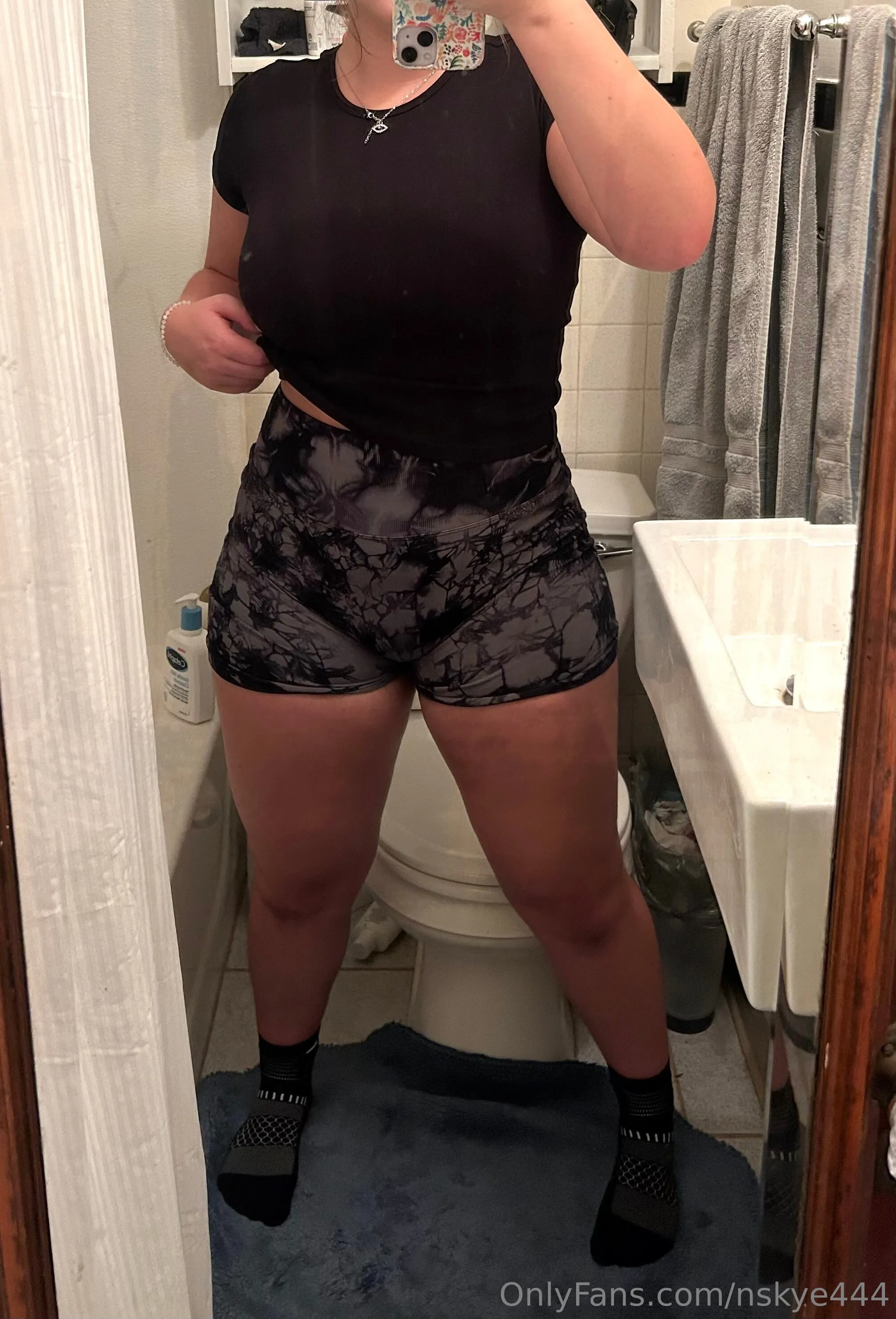 Nikki Skye @nskye444 facial