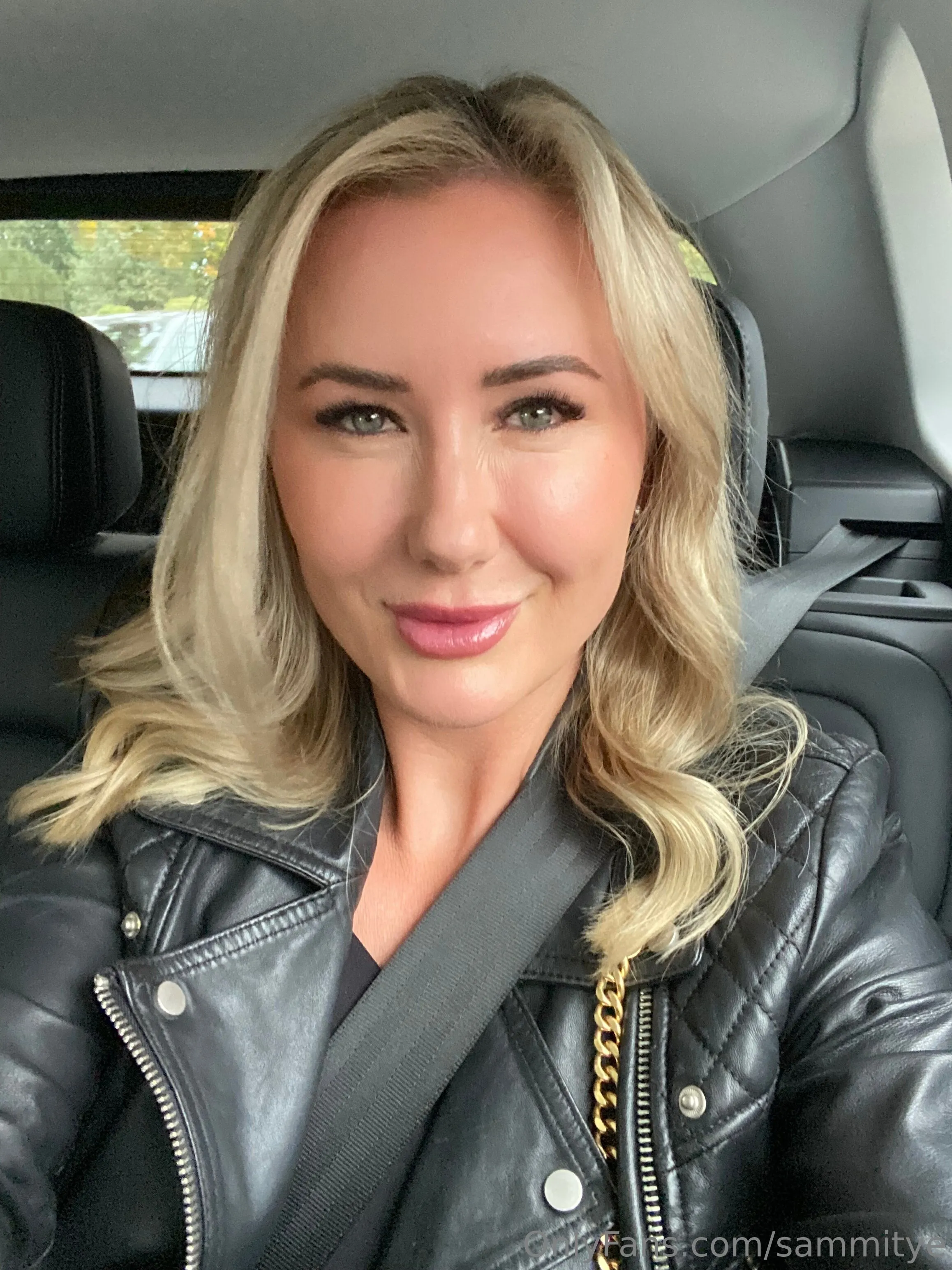 Sammi 💋 nude pics