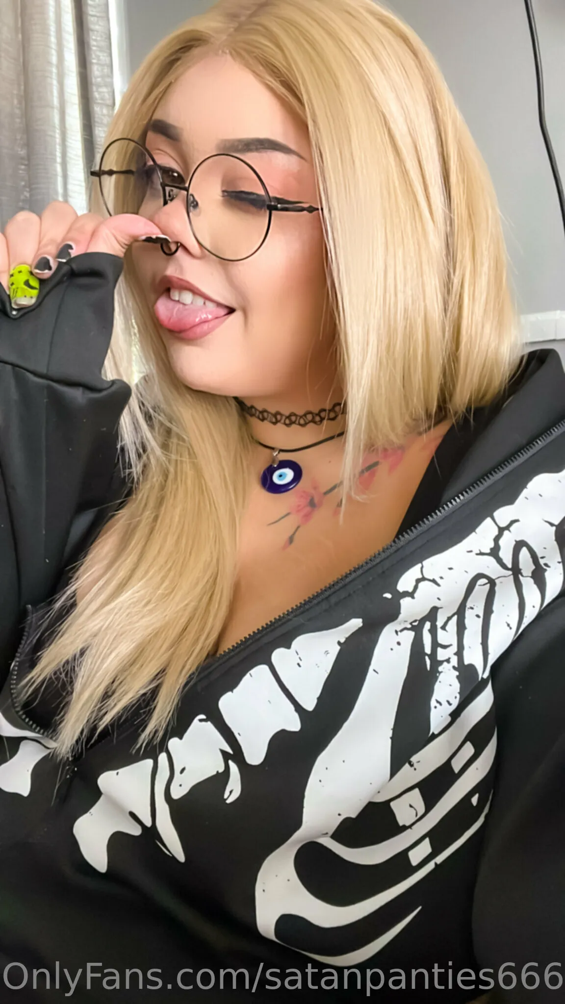 Sierra @satanpanties666free fucks