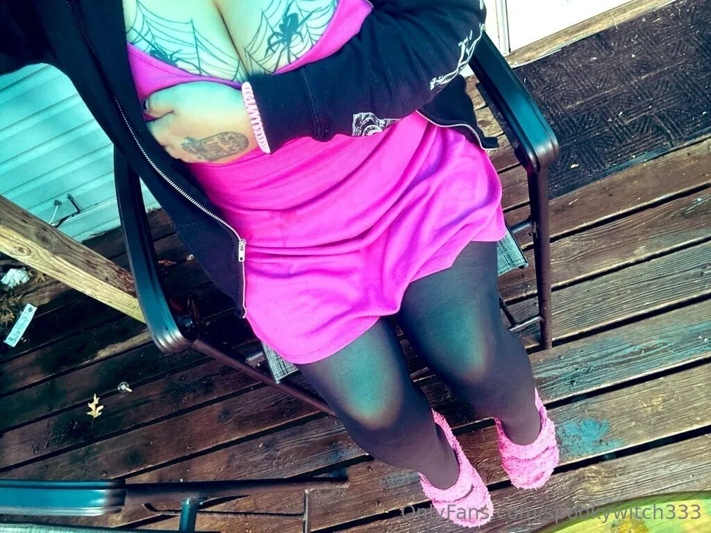 Spooky Jolene @spookywitch333 is married