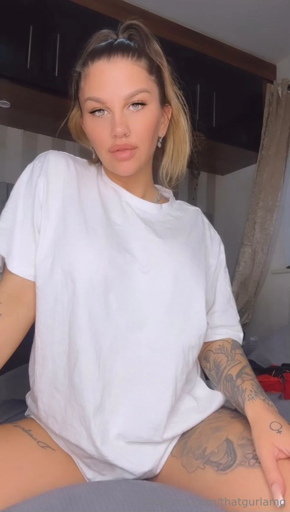 I look good from here… but better without clothes😉