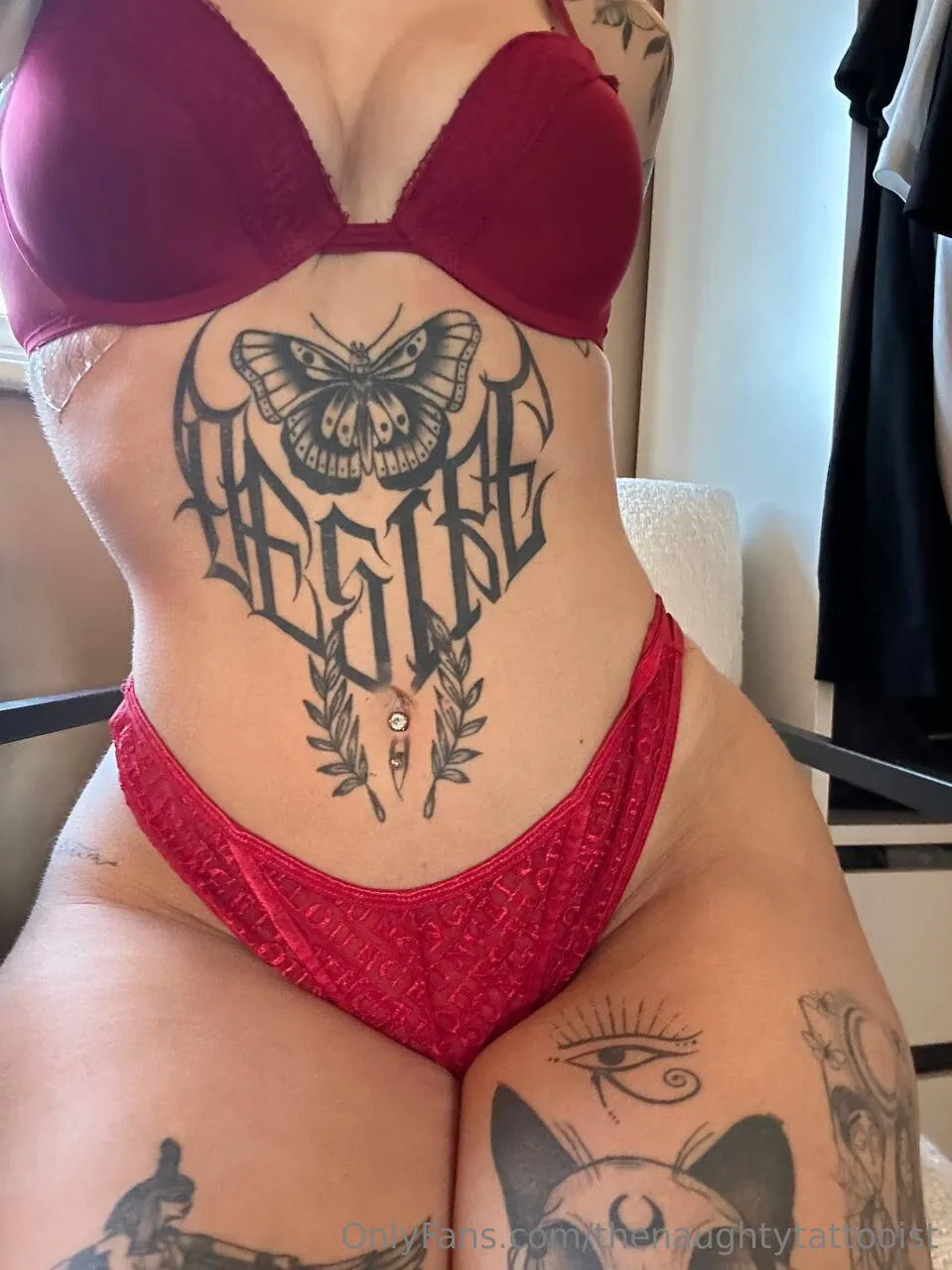 Sexy Tattoo Artist 😜 porn star
