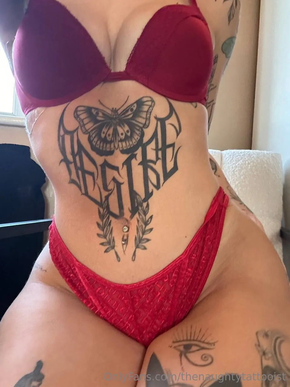 Sexy Tattoo Artist 😜 @thenaughtytattooist exclusive content - 16 fans loved this post