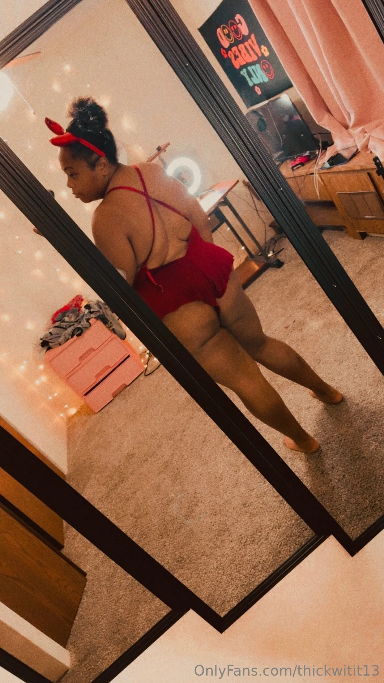 MasqueradeQueen.💜 boobs