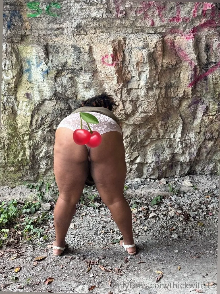 MasqueradeQueen.💜 @thickwitit13 young