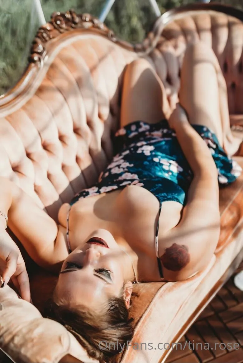 Tina Rose🌹 who is