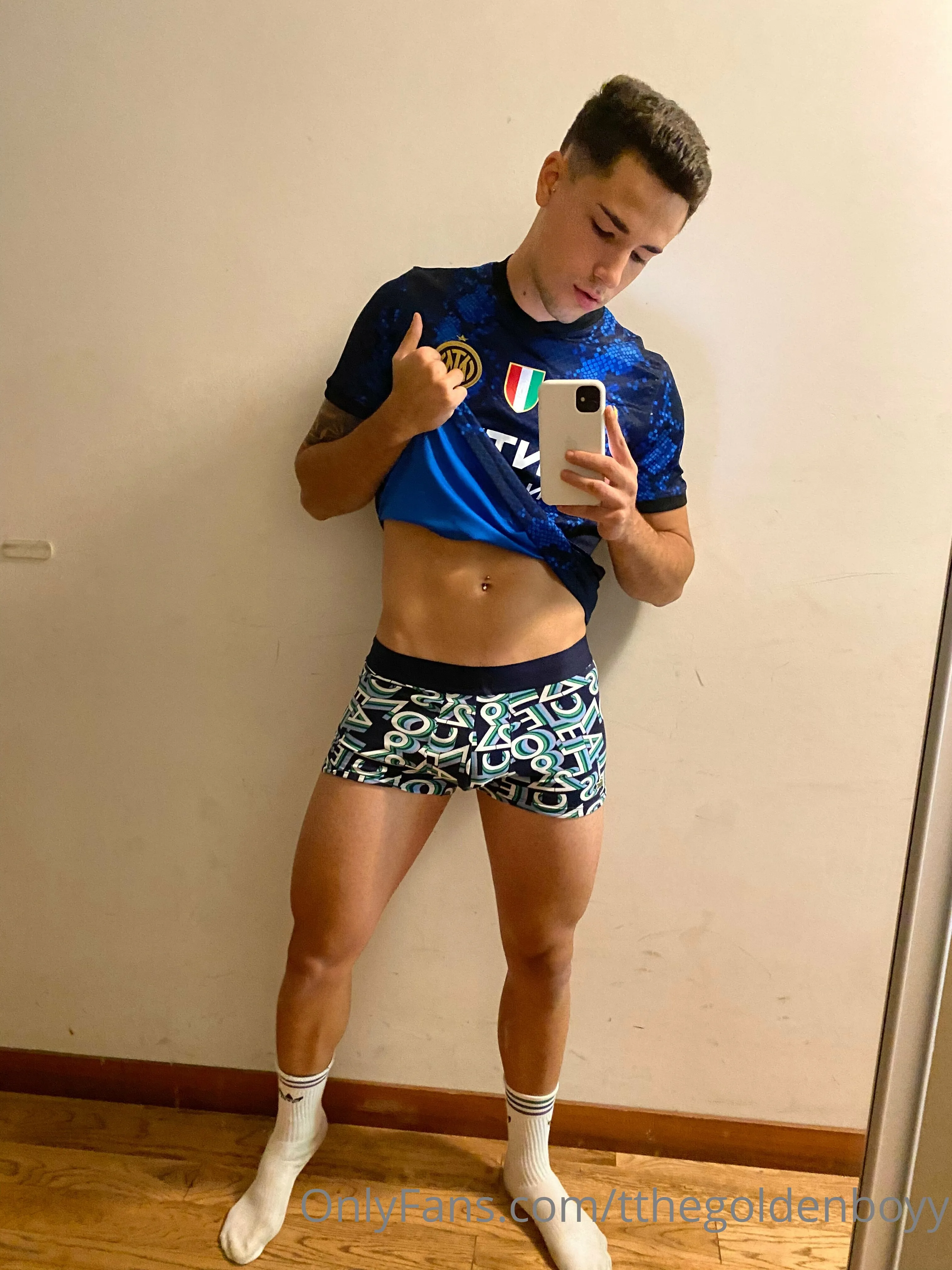 𝓜𝓪𝓷𝓾 𝓣𝓱𝓮 𝓖𝓸𝓵𝓭𝓮𝓷 simpcity angie