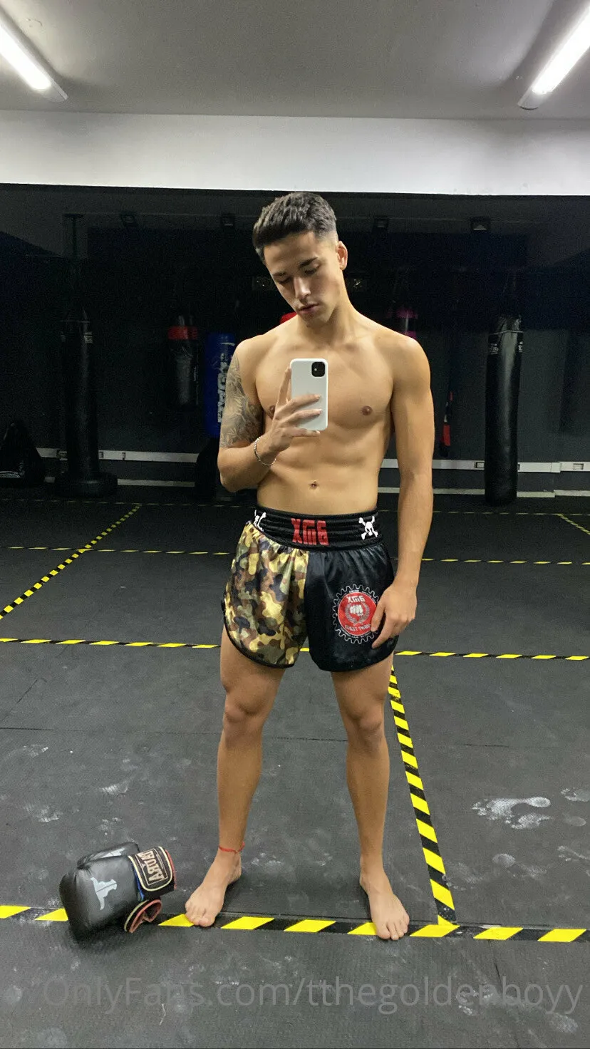 𝓜𝓪𝓷𝓾 𝓣𝓱𝓮 𝓖𝓸𝓵𝓭𝓮𝓷 see through