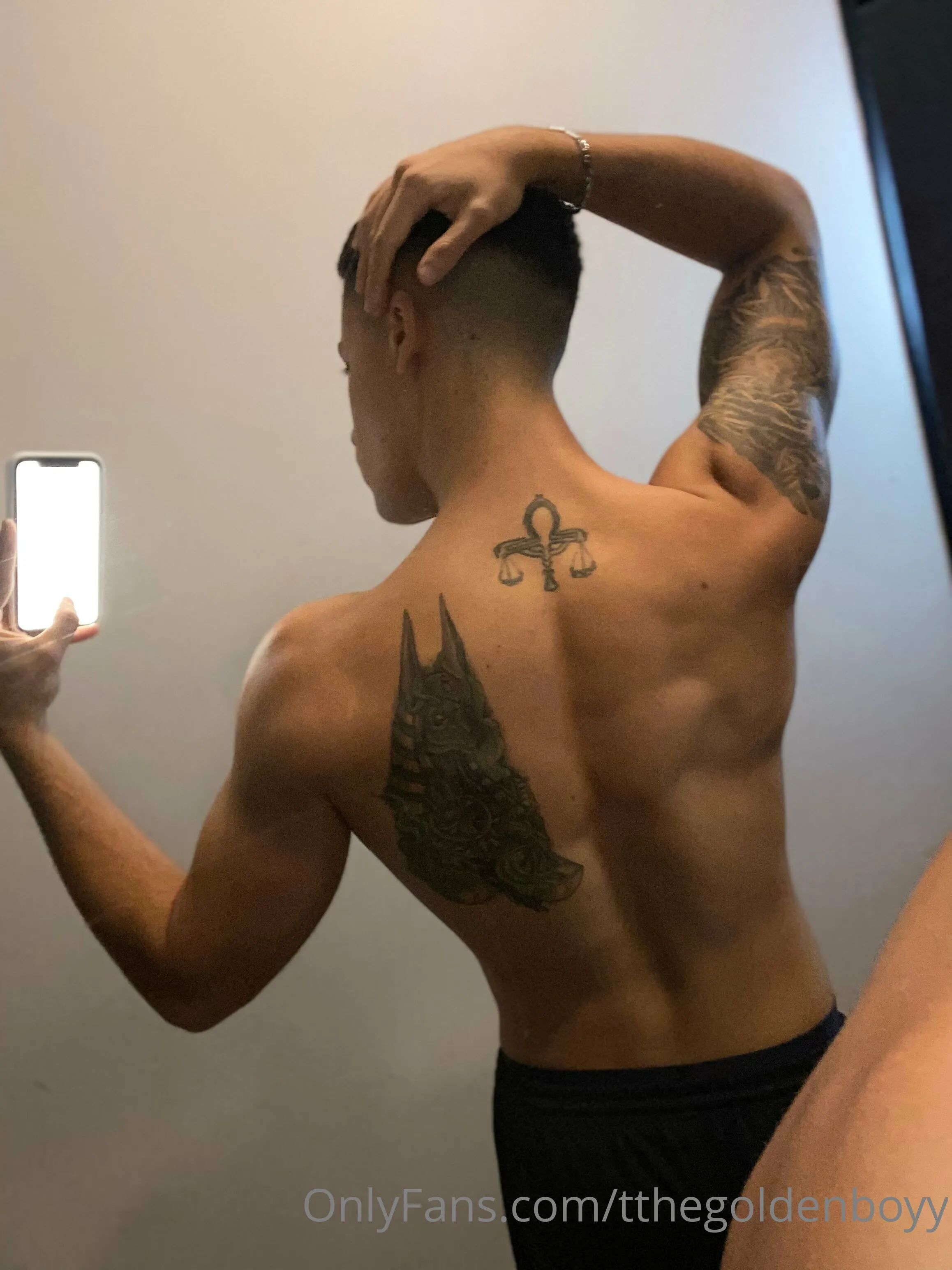 𝓜𝓪𝓷𝓾 𝓣𝓱𝓮 𝓖𝓸𝓵𝓭𝓮𝓷