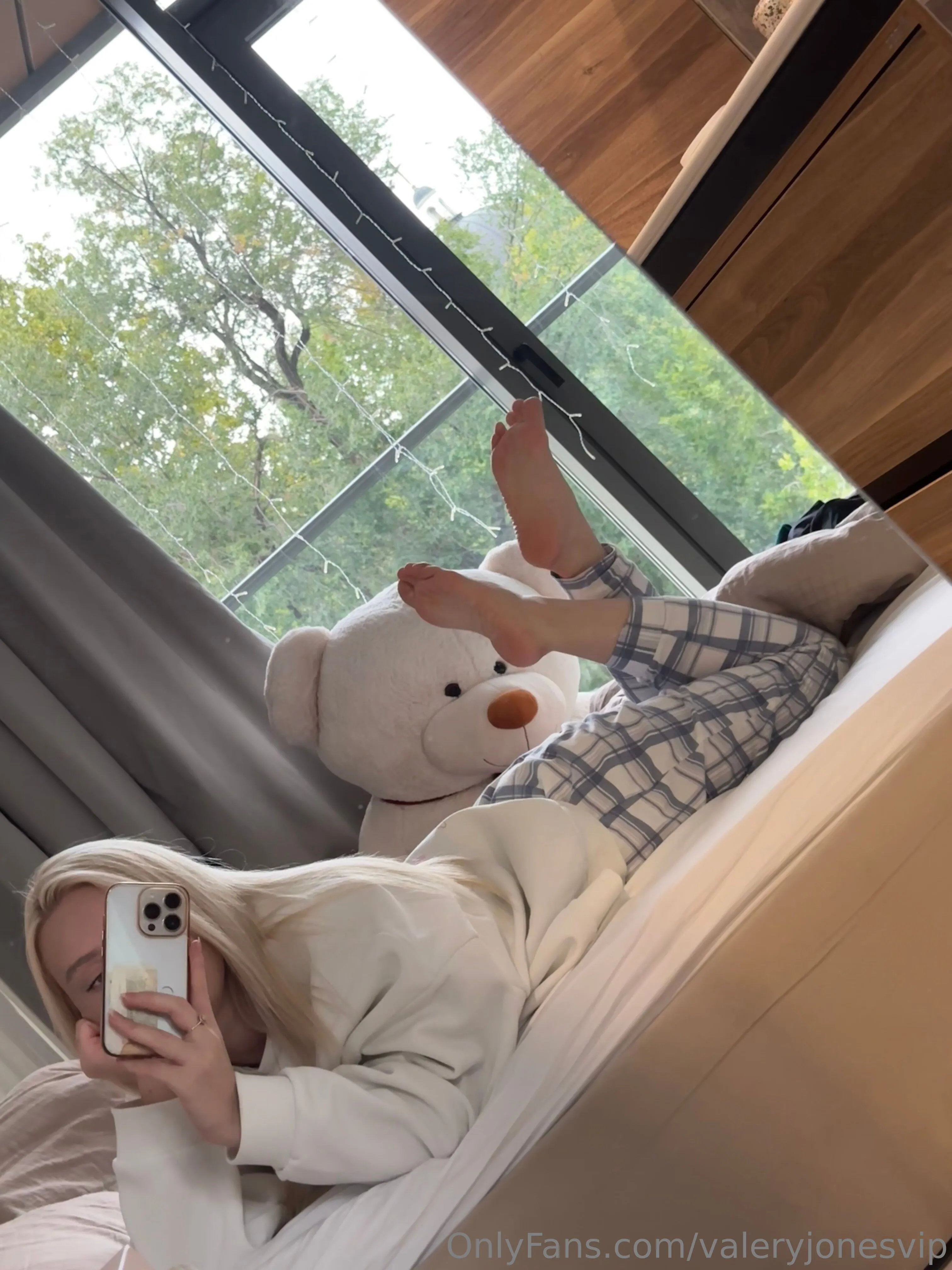 Valery 💕 Your fav flexible girl @valeryjonesvip instagram