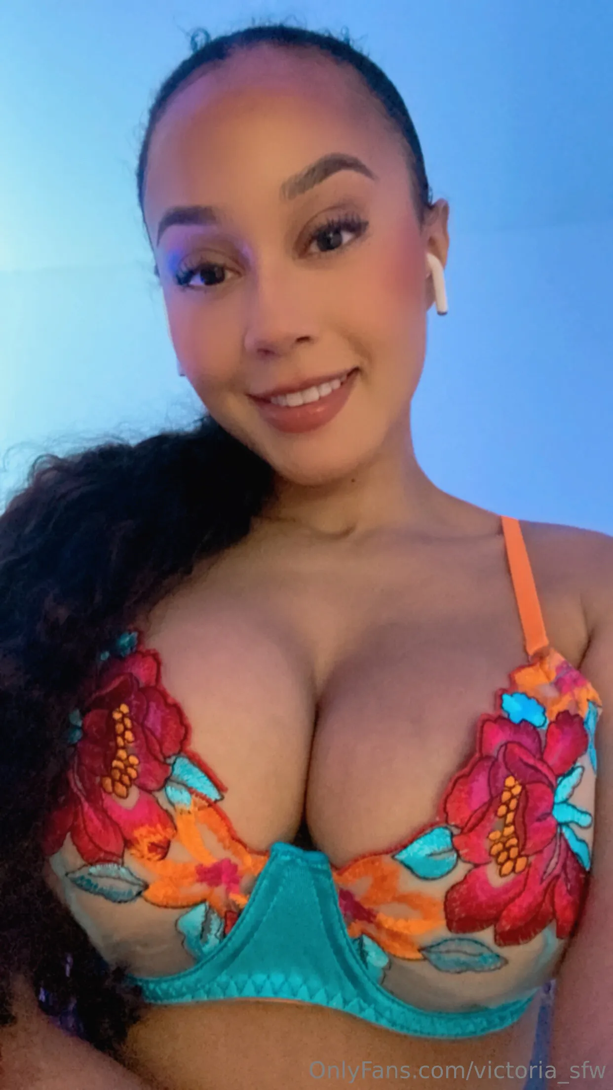 Victoria Vivre’s SFW Page