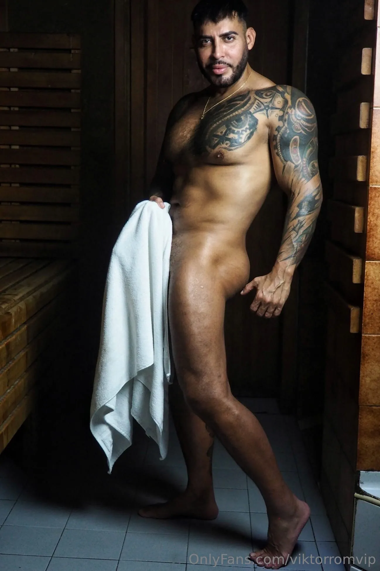 Want to see what's hidden under the blanket? It's a really good magic trick I have 😈🍆🔥