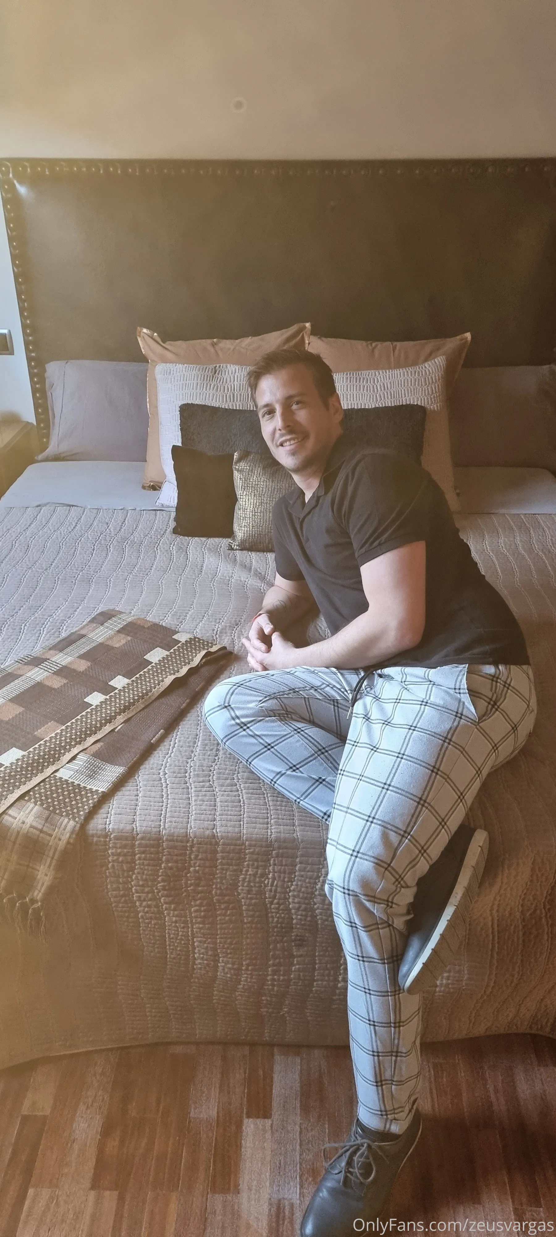 Zeus Vargas naked pics