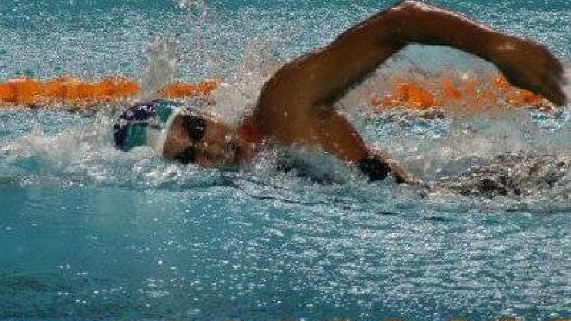 Reem Kaseem swimming in competition, showcasing her athletic prowess.