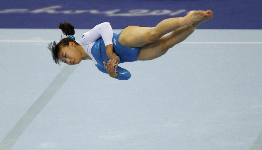 Jo Hyun-joo performing gymnastics at the 2008 Olympics