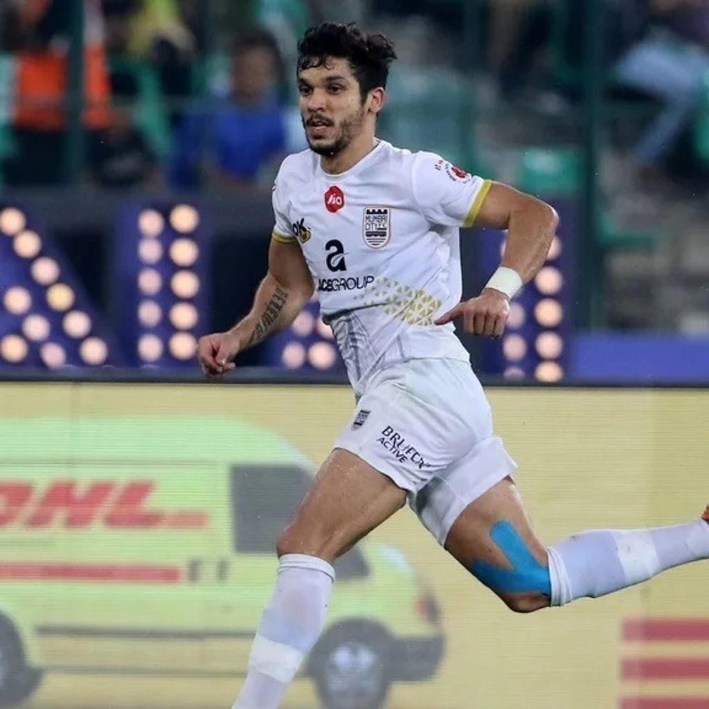 Éverton Santos in action on international pitch