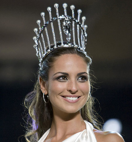 Estíbaliz Pereira crowned Miss España 2009