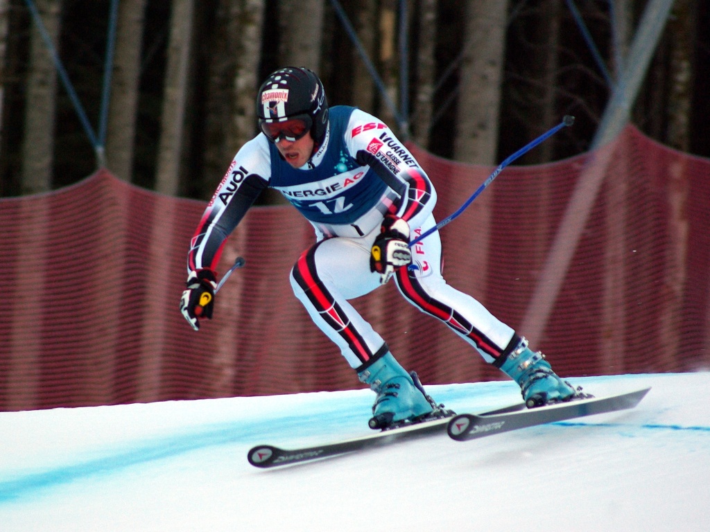 Anthony Obert skiing in competition