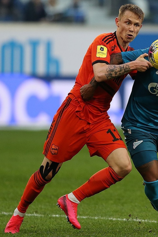 Dmitry Yefremov in a football match wearing a CSKA Moscow kit