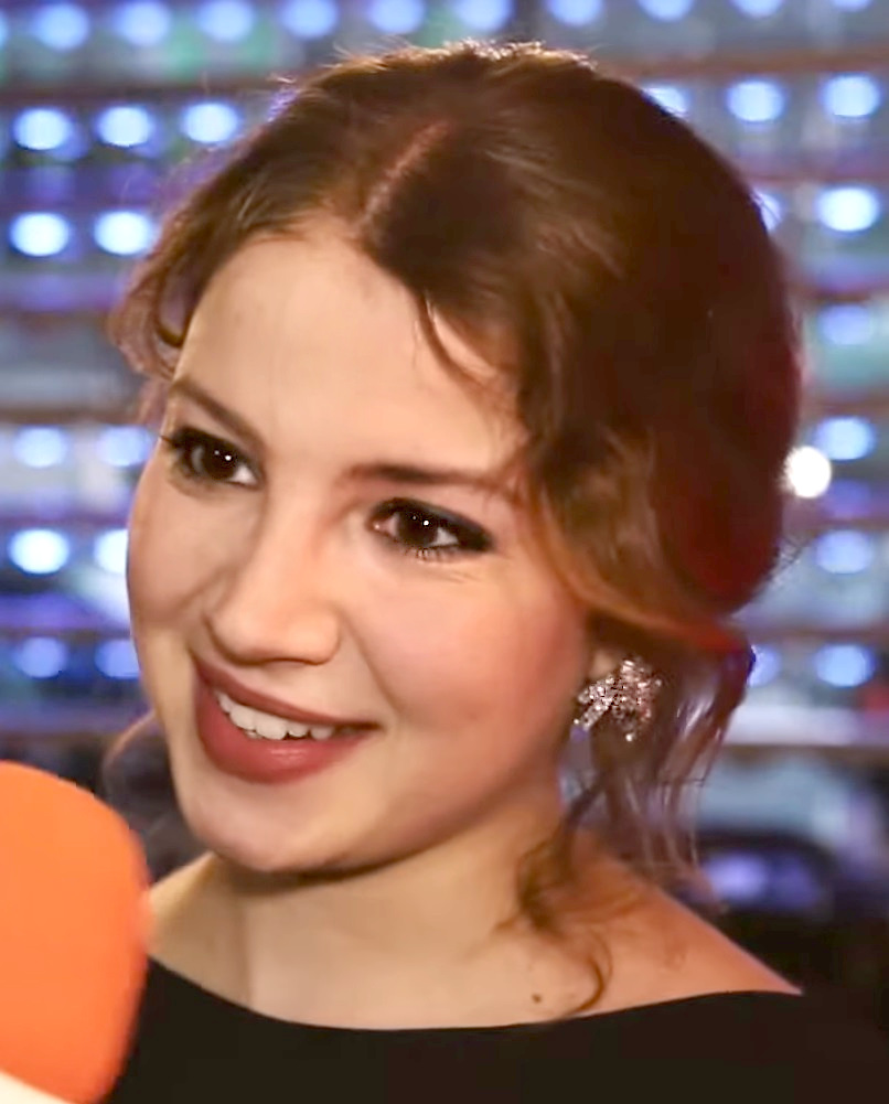 Portrait of pianist Lysandre Ménard performing